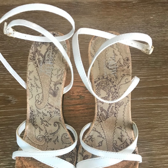 Cathy by Cathy Jean Strappy White & Cork Leather Heels Sz 7 - Picture 2 of 9